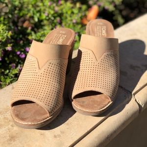 Toms Majorca Perforated Mule in Sandstorm Nubuck